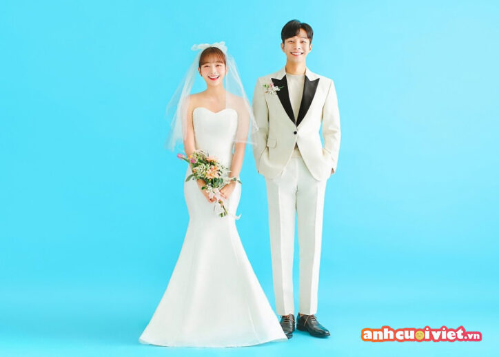 Ảnh cưới cô dâu và chú rể với phong nền xanh Hàn Quốc