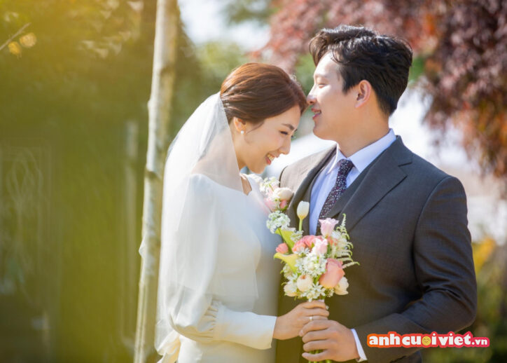 Phong cách chụp ảnh Hàn quốc trong ảnh cưới vô cùng được yêu thích bởi các cặp đôi vì sự lãng mạn mà nó mang lại