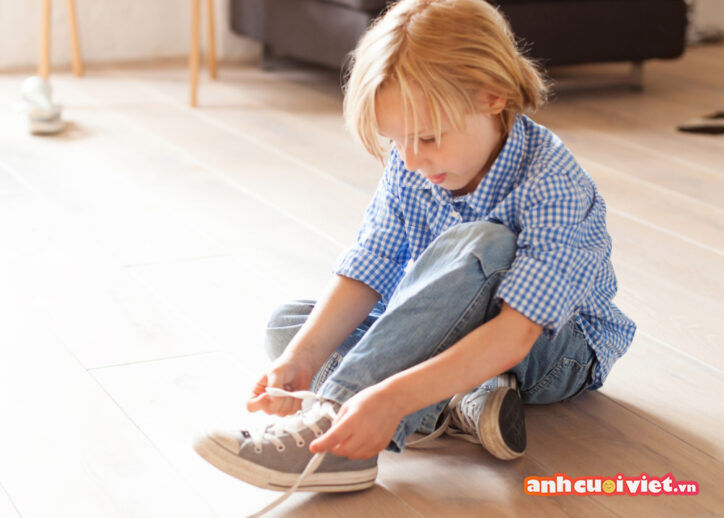 Những đôi giày thể thao sành điệu là một món quà cần thiết cho bé. 