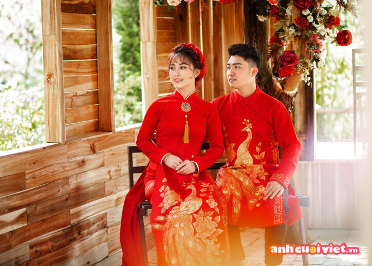 Tình yêu của cô dâu chú rể được biểu hiện qua sự lựa chọn của chiếc áo dài truyền thống Việt Nam trong concept chụp ảnh đám cưới, vừa thể hiện tình yêu với nhau vừa đề cao tinh thần dân tộc